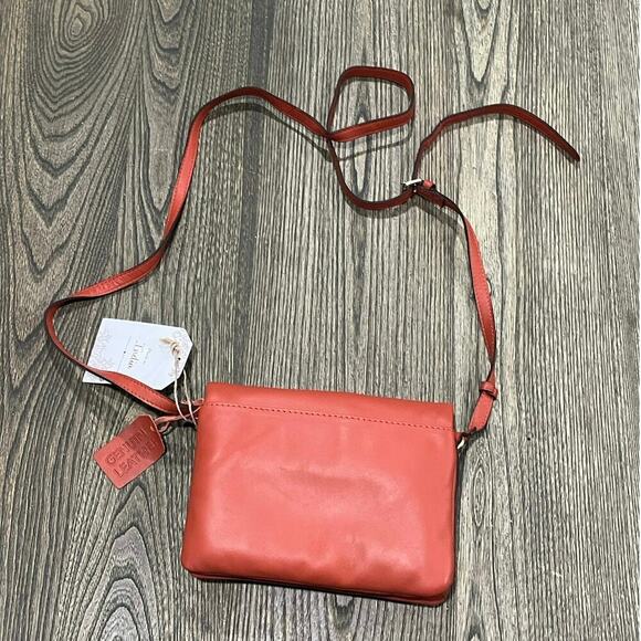 NWT Womens Genuine Leather Crossbody Bag Twist Closure Striped Interior Orange - Picture 9 of 11